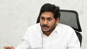 విశాఖ గ్యాస్ లీకేజీ మృతుల కుటుంబాలకు రూ. కోటి పరిహారాన్ని ప్రకటించిన వైఎస్ జగన్ 