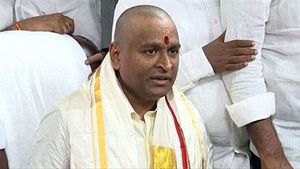 ప్రకటించిన సాయానికి డిమాండా ? దొరికిపోయిన పవన్- అయిపోయిన పెళ్లికి బాజాలేంటన్న వెల్లంపల్లి....