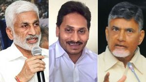 ఇసుక నుండి తైలం తీసే మీ తెలివి జగన్ కు ఎక్కడిది : చంద్రబాబుపై విజయసాయి వ్యంగ్యాస్త్రాలు