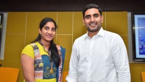 నారా లోకేశ్‌పై రూ.700 కోట్ల వల.. జగన్‌కు ఆల్ ది బెస్ట్ చెప్పిన చినబాబు.. అనూష విషయంలో ఫైర్..