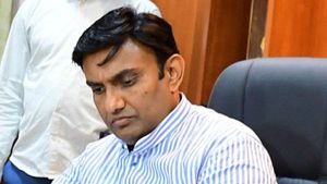 Coronavirus: మంత్రి ఫ్యామిలీలో ముగ్గురికి కరోనా, ఇల్లు సీల్ డౌన్, పక్కనే పవర్ స్టార్ ఫ్యామిలీ ! 