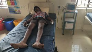 దారుణం : పేదలకు అన్నం పెడుతున్న కుటుంబంపై దాడి.. ఆమంచి వర్గంపై ఆరోపణలు