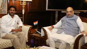 ఏపీ సీఎం జగన్ ఢిల్లీ టూర్..అమిత్ షాతో భేటీ: ఏం జరగబోతోంది..?