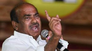 జగన్‌కు ఏసుప్రభువు లేడు వెంకన్న లేడు..ఆయన్ను నియంత్రించే వ్యక్తి ఒక్కరే : జేసీ హాట్ కామెంట్స్