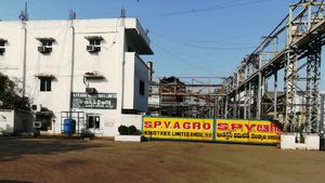 కర్నూలు ఎస్పీవై రెడ్డి ఫ్యాక్టరీలో గ్యాస్ లీక్.. ఒకరు మృతి..అపస్మారక స్థితిలో పలువురు