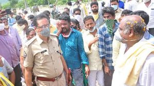 టీడీపీ ఎమ్మెల్యే, నేతలపై వేసీపీ మద్దతుదారుల దాడి: పలువురికి గాయాలు