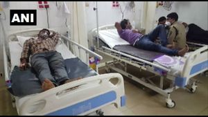 విశాఖలో మరోసారి విష వాయువు లీక్: ఇద్దరు మృతి: నలుగురికి గాయాలు: పలువురికి అస్వస్థత