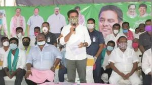 కరోనాతో సహజీవనం, ఎన్ని ఉద్యోగాలు పోతాయో.: మరణాలు దాచలేమంటూ  కేటీఆర్