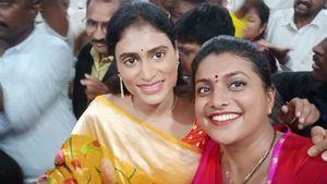జగన్ గృహప్రవేశం నాడే రోజా కుండబద్దలు - వేణుగోపాల్ మాటే ఫైనల్ - రఘురామకు రాష్ట్రపతి రివర్స్ షాక్