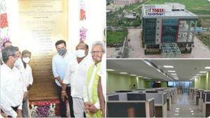 ఐటీ టవర్ ప్రారంభం: కరీంనగర్ మారింది, ఐటీ సంస్థలకు కేటీఆర్ పిలుపు