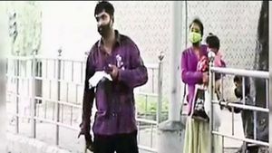 Coronavirus positive: అంబులెన్స్ రాలేదని సీఎం ఇంటికి వెళ్లి బాహుబలి సినిమా చూపించాడు ! 