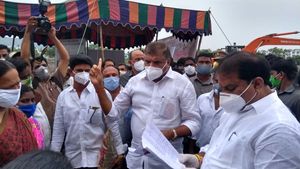 ఇంత దిగజారుడా: అడ్డంకులు సృష్టించడమే 40 ఇయర్‌స్ ఇండస్ట్రీ అనుభవమా?: బొత్స ఫైర్ 