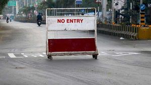 lockdown: పక్కింటోళ్లు తరిమేశారు, కరోనా కట్టడికి లాక్ డౌన్ పరిష్కారం కాదు, తప్పు మాది కాదు, సీఎం! 