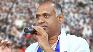 పరారీలో వైసీపీ నేత పీవీపీ.. బెజవాడలో హైదరాబాద్ పోలీసుల గాలింపు.. అంతలోనే సంచలన ట్వీట్లు..