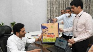 ఏపీ సీఎంవోలో మార్పులు : జగన్ టీమ్ లోకి కొత్తగా ఇద్దరు  ? మూడురోజుల్లో నిర్ణయం...