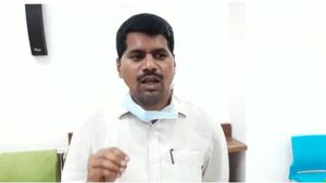 ఏపీ రాజధాని కేసుల్లో మరో ట్విస్ట్ - ఈసారి రంగంలోకి ఉద్యోగులు -తప్పుడు సమాచారంపై ఫైర్..
