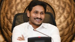 ఏపీ కేబినెట్ నిర్ణయాలివే: కొత్త జిల్లాలకు ఓకే: ఏప్రిల్ 1: రూ.2 వేల కోట్ల లోన్‌: రెండు ఆర్జీయూకేటీ