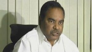 రాజధానిపై గందరగోళం: ఓవీ రమణపై వేటు వేసిన బీజేపీ
