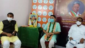 క్రమశిక్షణ గల కార్యకర్తగా..నమ్మిన సిద్దాంతాల కోసం, మాణిక్యాలరావు సంతాప సభలో బీజేపీ నేతలు..