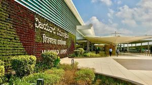  విజయవాడ ఎయిర్‌పోర్టులో ఉద్యోగాల పేరుతో మోసం - ఎయిర్‌పోర్ట్‌ డైరెక్టర్‌ క్లారిటీ