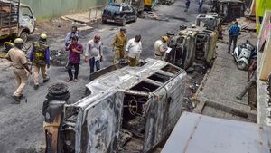 బెంగళూరు అల్లర్లు: కర్ణాటక కీలక నిర్ణయం - యోగి బాటలో యెడ్డీ - నవీన్ సహా 146 అరెస్ట్