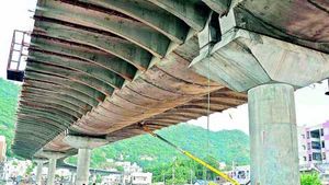 బెజవాడ దుర్గ గుడి ఫ్లైఓవర్‌పై లోడ్ టెస్టింగ్... నగరంలో ట్రాఫిక్ ఆంక్షలు....