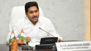 ఆ ప్రాజెక్ట్ లు కొత్తవి కాదు .. మాట్లాడేందుకు మేం సిద్ధం .. కేంద్రమంత్రికి సీఎం జగన్ ప్రత్యుత్తరం