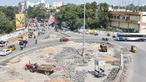 వరదలు తగ్గటంతో  శాంతించిన ఓరుగల్లు ... నాలాల కబ్జాలపై శాంతించని ఓరుగల్లు వాసులు 