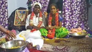 పడక పైనే ప్రేమ వివాహం - కాళ్లు విరగొట్టి కన్యాదానం - అనంతపురం జిల్లాలో వింత పెళ్లి