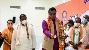 మూడు రాజధానుల్లో కేంద్రం పాత్ర పరిమితమే- కానీ అవినీతిని ప్రశ్నిస్తాం- రామ్‌ మాధవ్ కామెంట్స్..