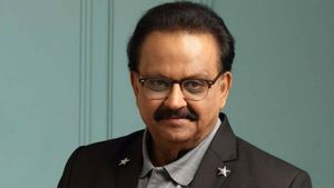 మెరుగవుతున్న ఎస్పీ బాలు ఆరోగ్యం - వెంటిలేటర్, ఎక్మో కొనసాగుతోందన్న ఎంజీఎం - థ్యాంక్స్ చెప్పిన చరణ్