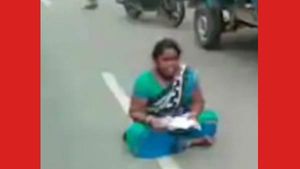 Sexual torcher: ఎయిర్ పోర్టు రోడ్డులో సినిమా చూపించిన నాగవల్లి, కాళ్లుపట్టుకున్న పోలీసులు, ట్రాఫిక్!