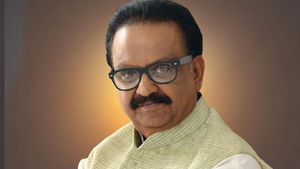 Coronavirus: ఐసీయూలో ఎస్పీ బాలసుబ్రమణ్యం, ఫ్యామిలీ కోసం ఆసుపత్రికి వెళ్లి, అనురాద క్లారిటీ! 