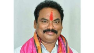  టీఆర్ఎస్ ఎమ్మెల్యేకు షాక్... సొంత గూటి నేతల నుంచే ఊహించని ఝలక్...