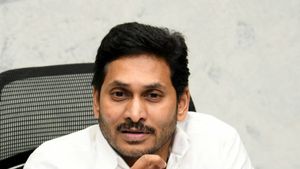 ఏపీలో డిసెంబర్ 1 నుండి బియ్యం డోర్ డెలివరీ .. బియ్యం వద్దంటే నేరుగా డబ్బులు 