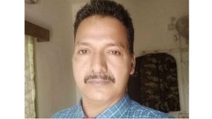 family: సీఆర్ఫీఎఫ్ కమాండెంట్ ఆత్మహత్య, భార్యతో, నా ఫ్యామిలీకి శవాన్ని ఇవ్వకండి, క్యాంపస్ లో ! 