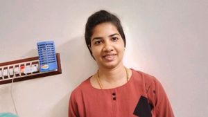 Cholesterol wife: కొవ్వు పట్టిన భార్యకు భర్త బోరుకొట్టాడు, ప్రియుడు హ్యాండ్ ఇచ్చాడు, భారీ డీల్ ! 