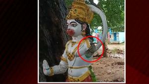 ఏపీలో మరో ఘటన ... తూర్పు గోదావరి జిల్లా ఏలేశ్వరం వద్ద హనుమాన్ విగ్రహం ధ్వంసం