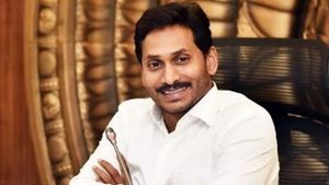 మూడు రాజధానులకు మద్దతుగా... పోలీస్ కానిస్టేబుల్ రాజీనామా...