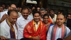  సీఎం జగన్ తిరుమలలో డిక్లరేషన్ ఇవ్వాల్సిందే .. ప్రతిపక్షాల డిమాండ్ .. చిత్తూరు జిల్లాలో హై అలెర్ట్