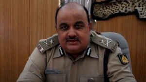 Shock:డీజీపీకి బుల్లెట్ గాయాలు, అవి ఐపీఎస్ సర్వీస్ రివాల్వర్ బుల్లెట్లు, ఇంట్లో ఎవ్వరూ లేని టైమ్ లో!