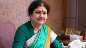 శశికళ విడుదల తేదీ ఖరారు- సస్పెన్స్‌కు తెర.. నాలుగేళ్ల శిక్ష తర్వాతే...