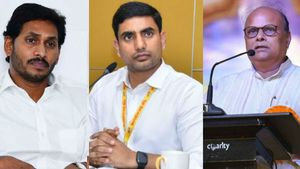 ఢిల్లీకి అందుకేనా జగన్? మీకు అదే పని: యనమల, మాస్కులు పెట్టుకోనివ్వరంటూ లోకేష్