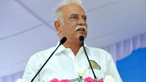 ప్రైవేటు ఆస్తి కాదు:  మాన్సాస్ ట్రస్టుపై అశోక్ గజపతి రాజు, కోట్ల ఆస్తులున్నాయంటూ..