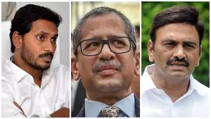 జగన్ ఆమె దుస్తులు విప్పేస్తున్నారు - సీఎంగా 3.5ఏళ్లు కష్టం - కాపాడేది ఆయనొక్కడే: ఎంపీ రఘురామ 