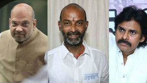 బండి సంజయ్‌కి  అమిత్ షా ఫోన్: పవన్ కళ్యాన్ స్పందన, రఘునందన్ ఇంటికి కిషన్ రెడ్డి 