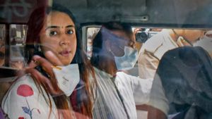 Drug Mafia: రియా చక్రవర్తి దారిలో బ్యూటీ సంజనా, బెయిల్ కోసం హైకోర్టులో అర్జీ, జైల్లో పాపం హీరోయిన్ !
