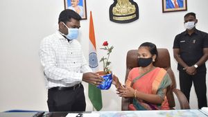 అనంతపురం కలెక్టర్‌గా ఇంటర్ విద్యార్థిని - ‘బాలికే భవిష్యత్’ అంటోన్న గంధం చంద్రుడు -దేశంలోనే వినూత్నం