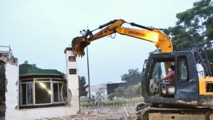 విశాఖ గీతంపై జగన్‌ సర్కార్‌ దాడి వెనుక ? టీడీపీ, చంద్రబాబును మించిన టార్గెట్‌...