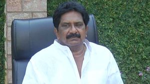 విశాఖలో విజయసాయి రెడ్డి డ్యాన్స్  కట్టిస్తా .. నేనేంటో జగన్ కు బాగా తెలుసు  : సబ్బంహరి 